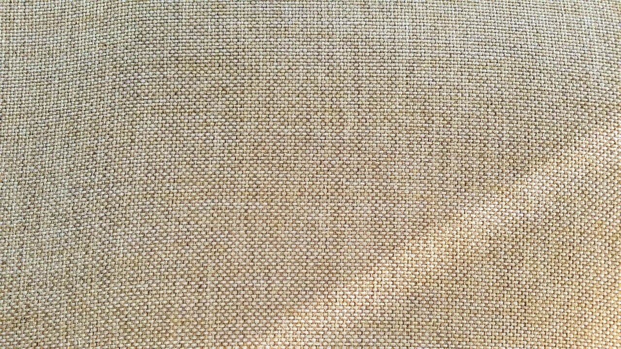 Gezellig interieur met jute vloerkleed en linnen. Gezellig interieur met jute vloerkleed en linnen.